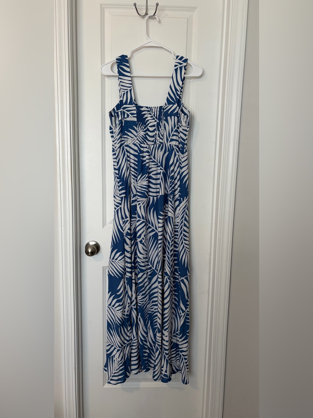 Vince Camuto Blue and White Palm-Print Maxi Dress - Picture 2 of 5